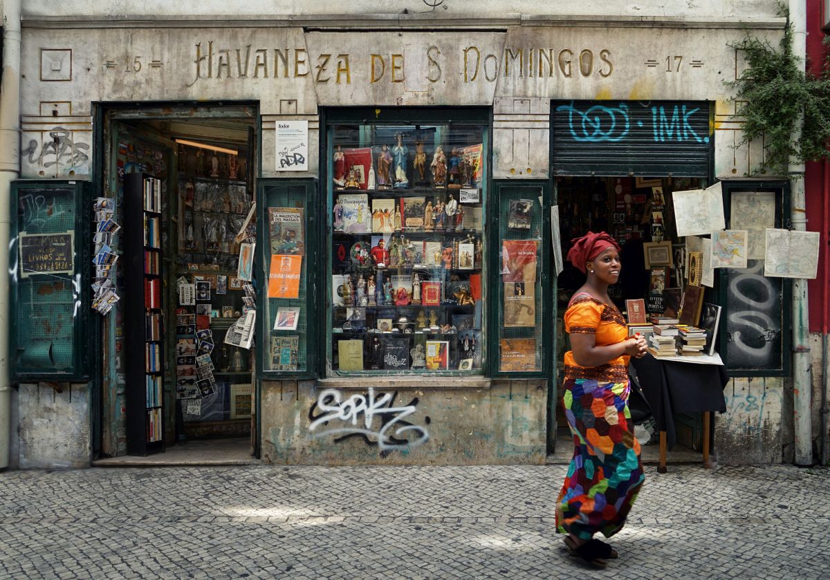 street photography shop by eduardo teixeira de sousa