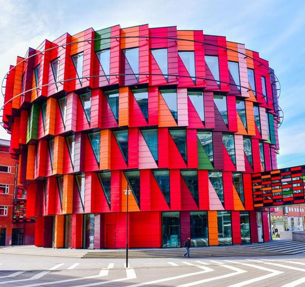 best colourful building photo gothenburg by ash camas
